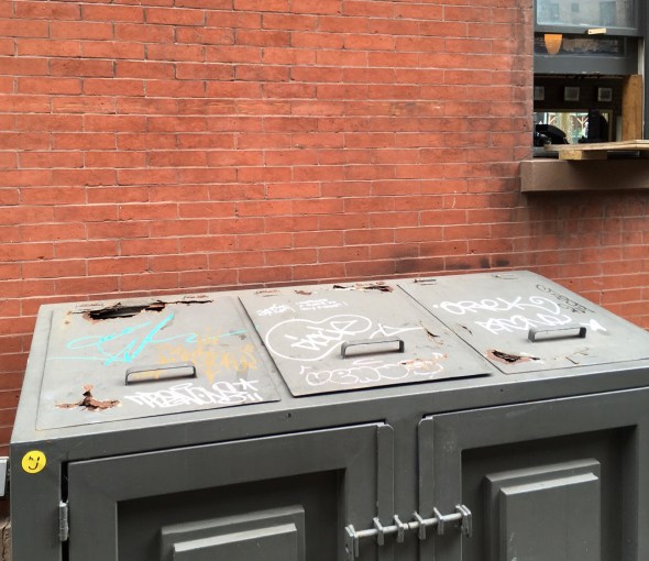 Snack Taverna garbage &amp; kitchen window